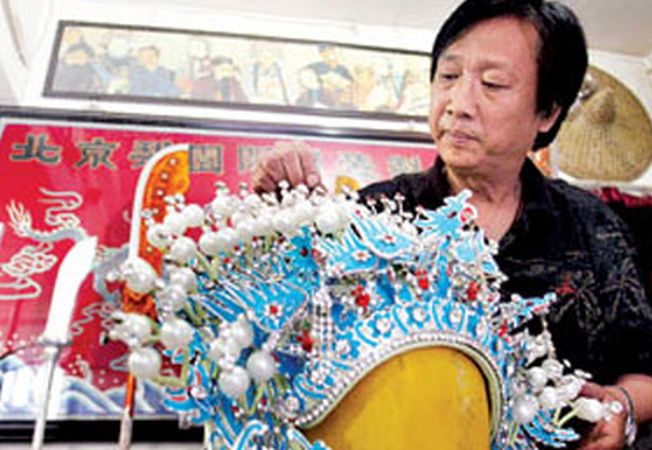 opera_costum